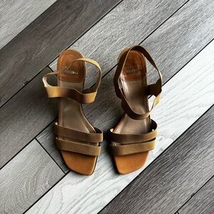 Stuart Weitzman Heels With Elastic Straps | Size: 8 | Regular Condition